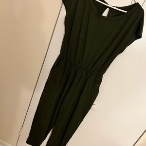 Army green short sleeve jumpsuit ✨MOVING SALE. All items disappear may 30th ✨